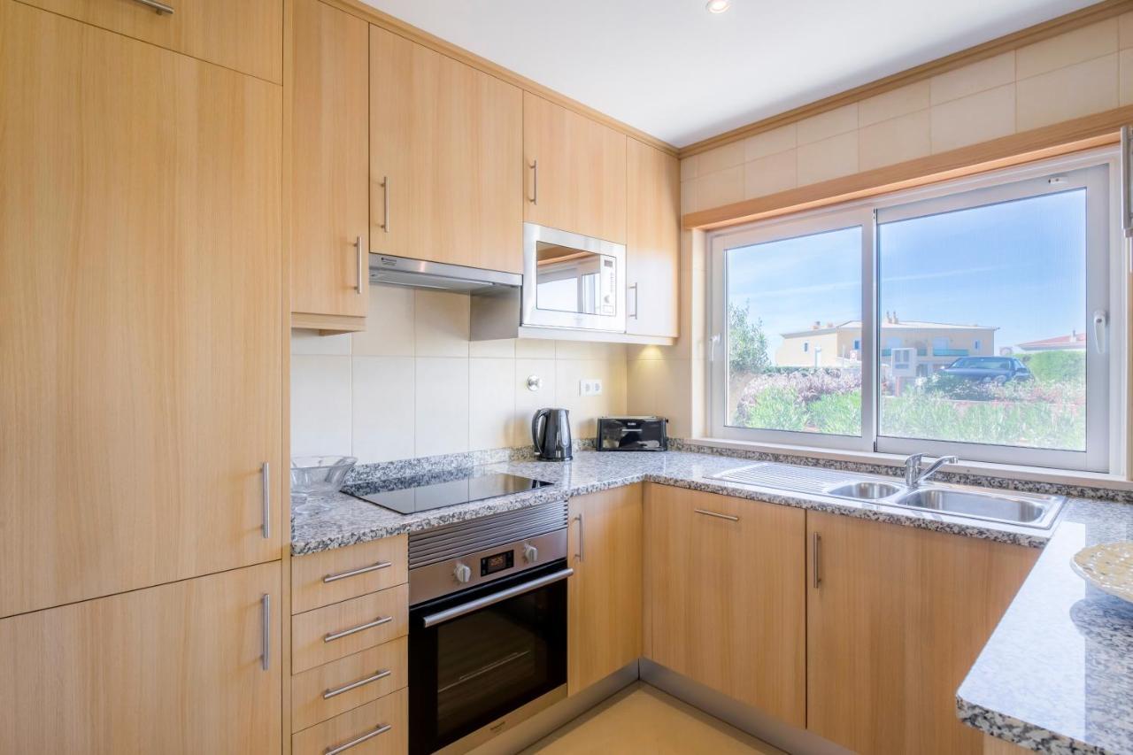 Boavista Golf & Spa - Bela Colina Holidays Lagos Luaran gambar A typical kitchen in a serviced apartment