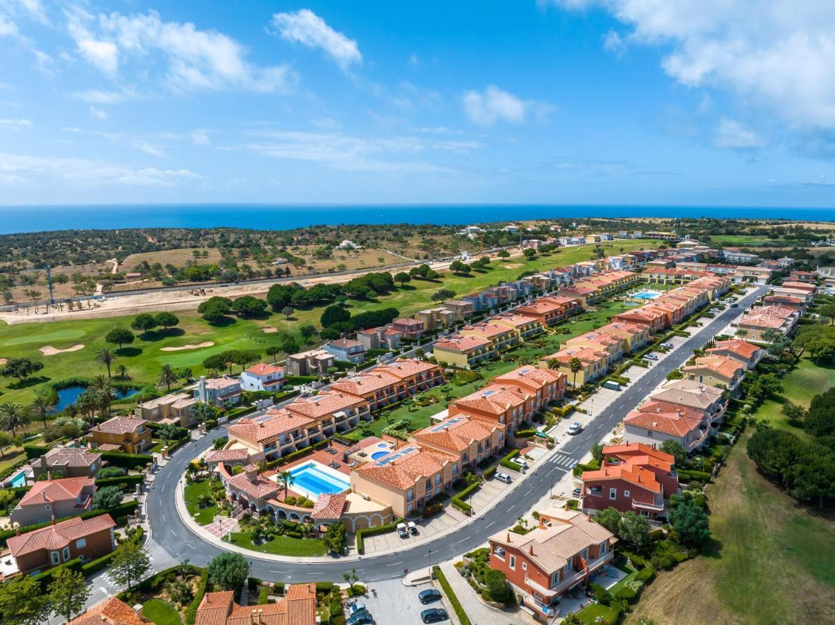 Boavista Golf & Spa - Bela Colina Holidays Lagos Luaran gambar Aerial view of the community