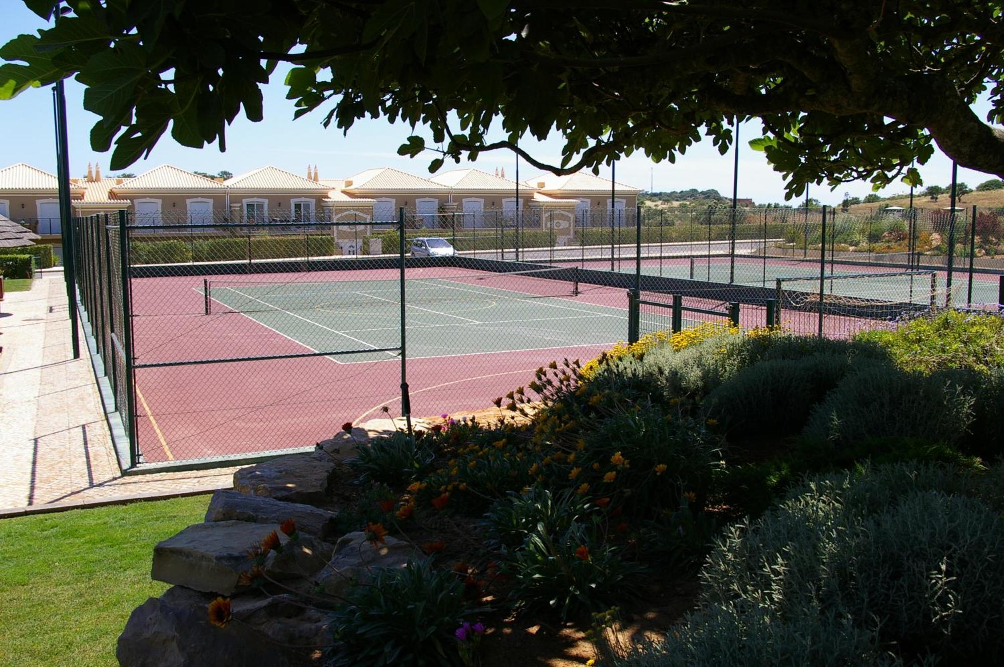 Boavista Golf & Spa - Bela Colina Holidays Lagos Luaran gambar Tennis courts at the resort
