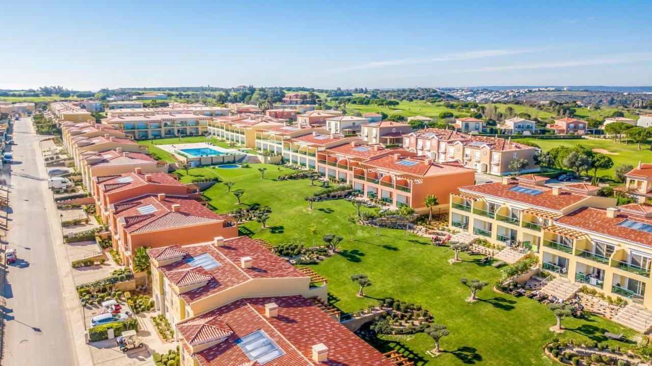Boavista Golf & Spa - Bela Colina Holidays Lagos Luaran gambar Aerial view of the community